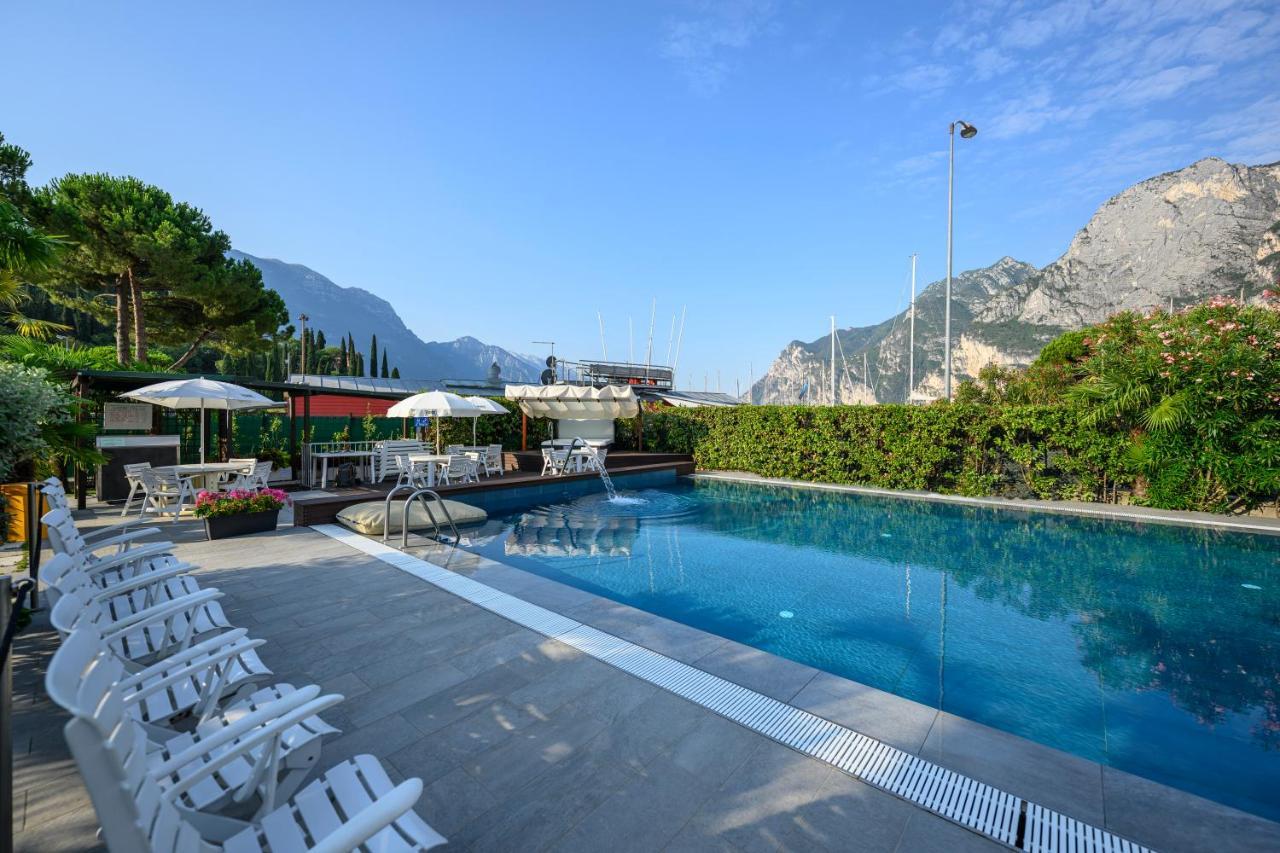 Hotel Riviera Riva del Garda Exterior foto